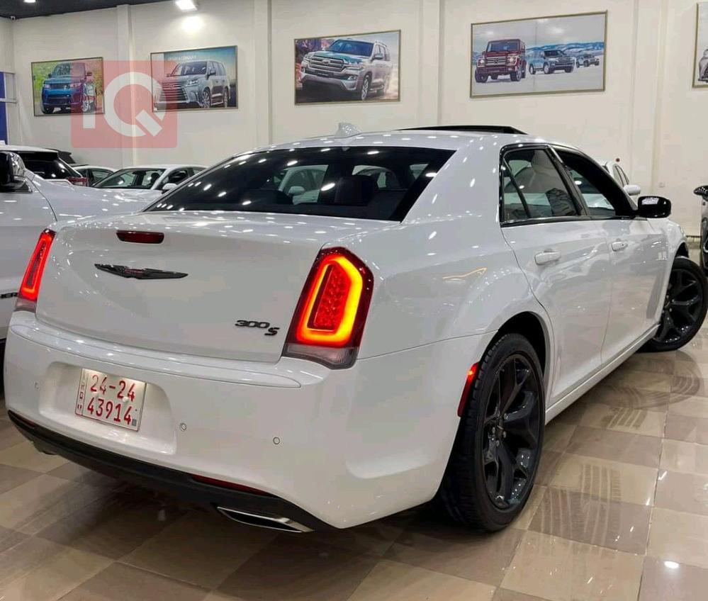 کرایسلەر 300